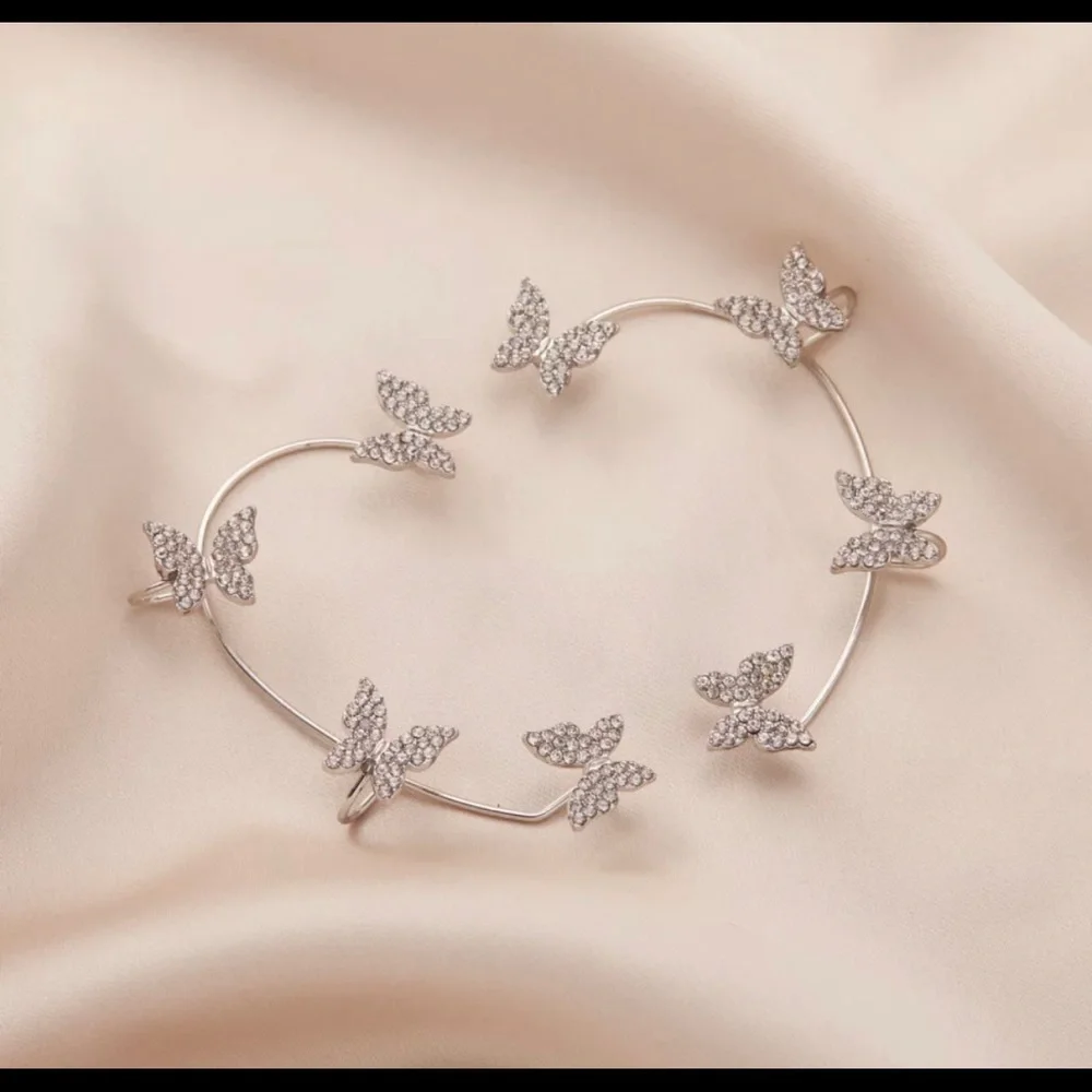 Silver/gold Elegant Easy Clip Butterfly Earrings - Picture 4 of 16